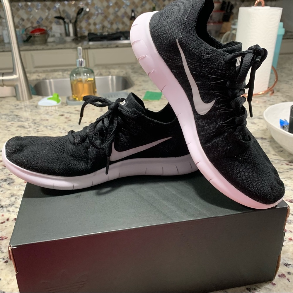 Womens Nike frees